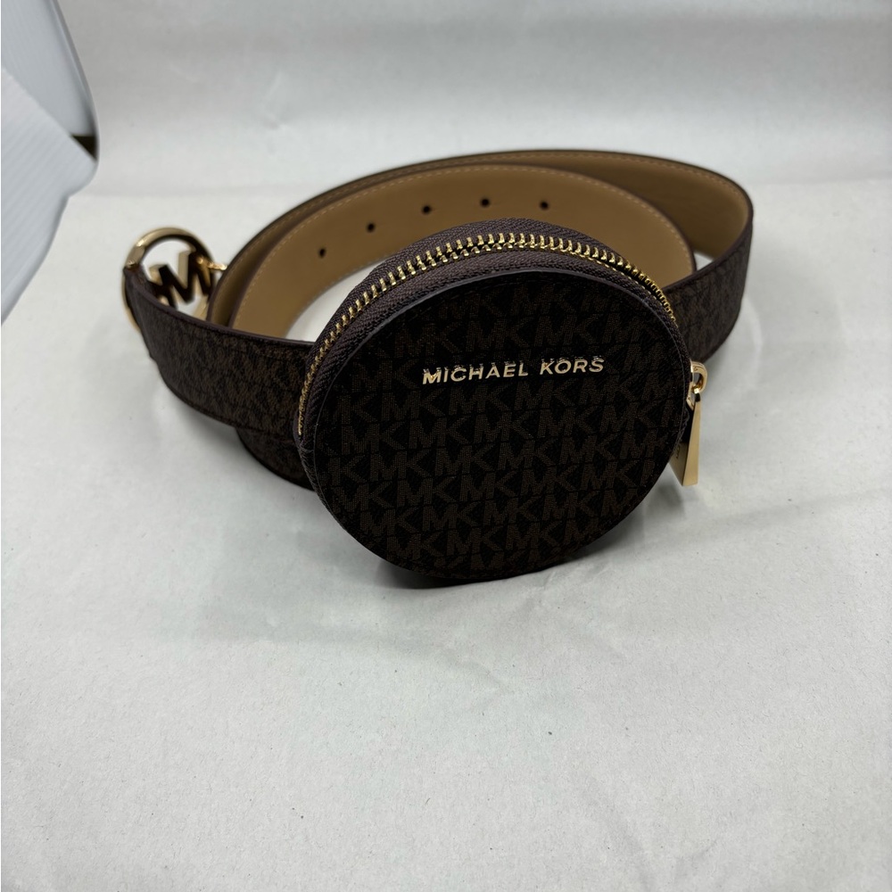 Used. Micheal kors coin purse belt. Size L.